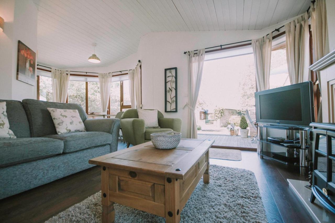 Walled Garden Lodges Loch Lomond バロック エクステリア 写真