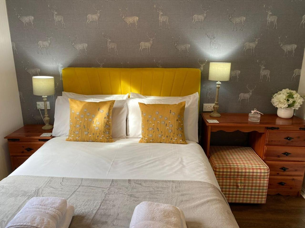 Walled Garden Lodges Loch Lomond バロック エクステリア 写真