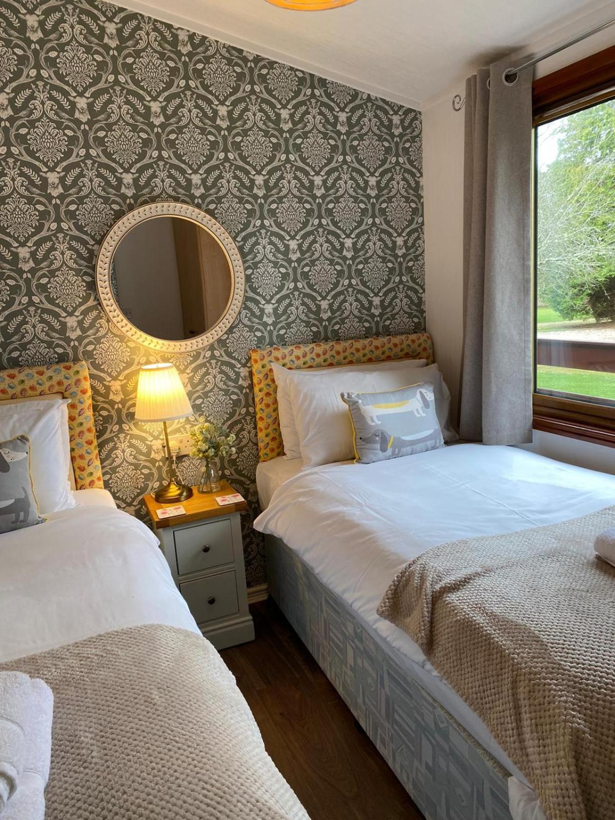 Walled Garden Lodges Loch Lomond バロック エクステリア 写真
