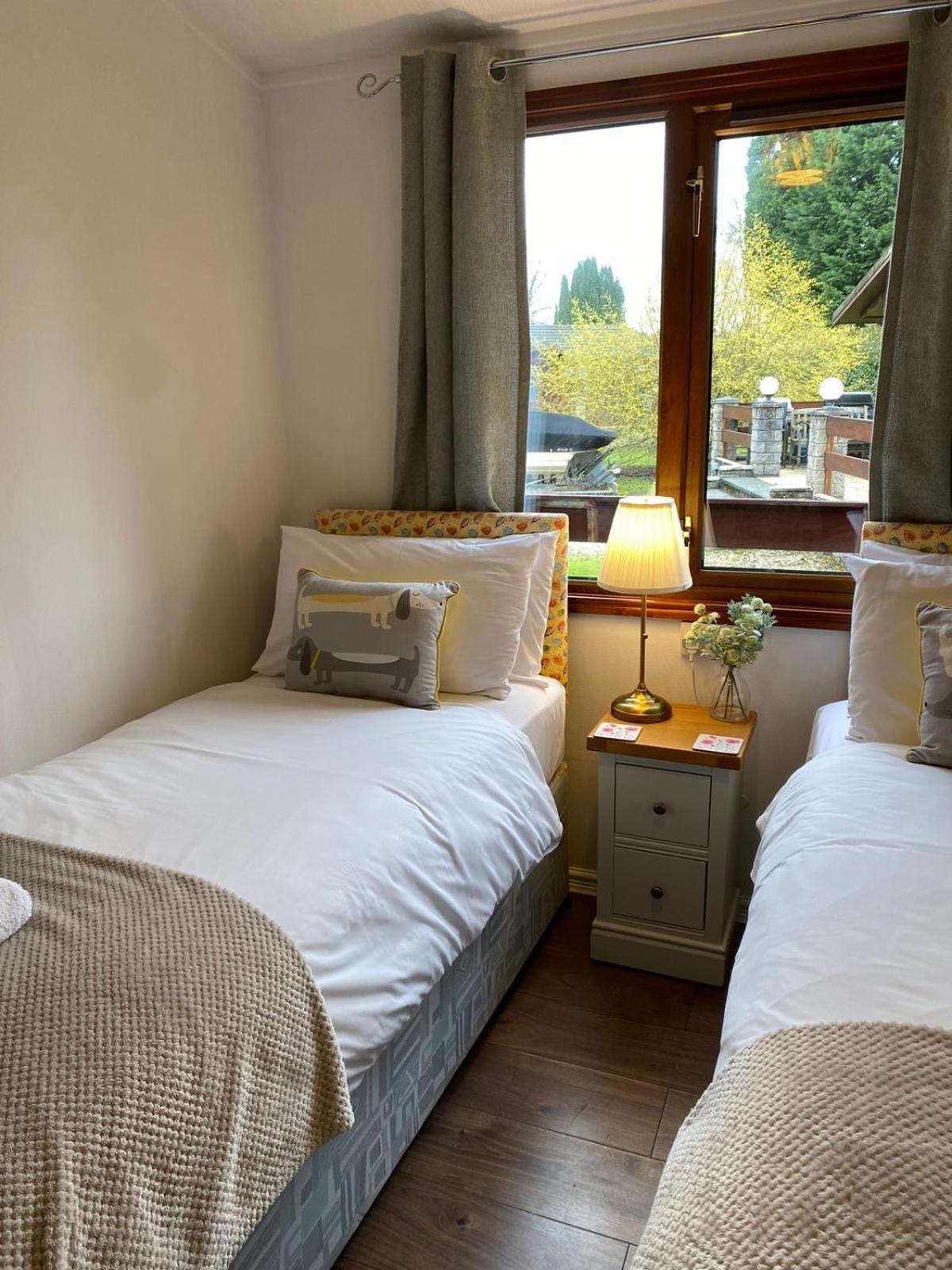 Walled Garden Lodges Loch Lomond バロック エクステリア 写真