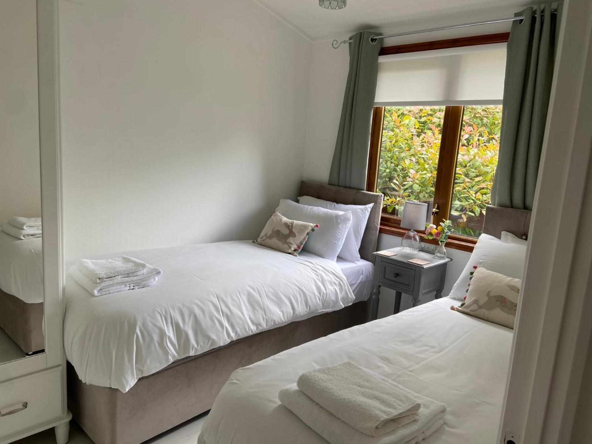 Walled Garden Lodges Loch Lomond バロック エクステリア 写真