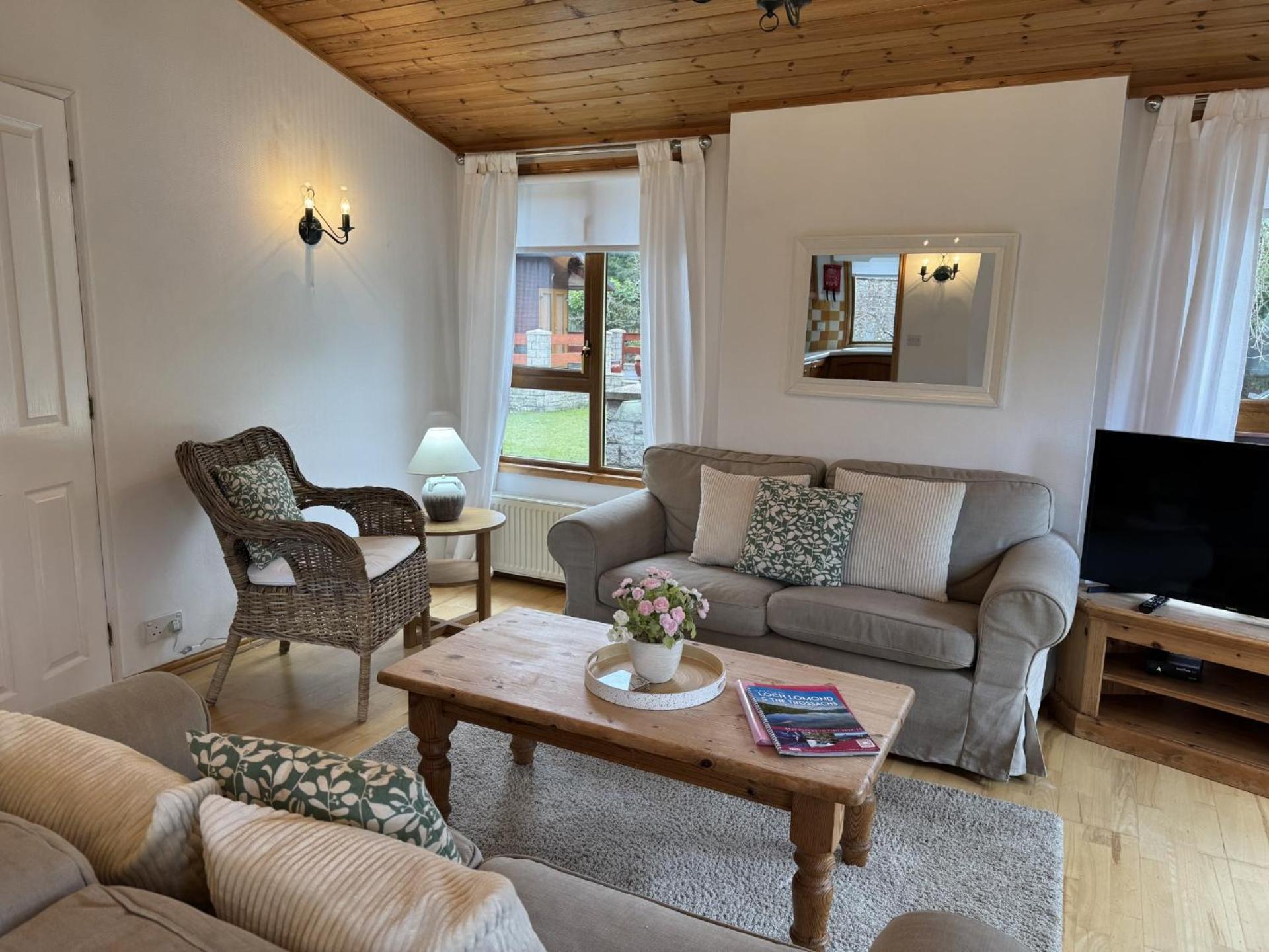 Walled Garden Lodges Loch Lomond バロック エクステリア 写真