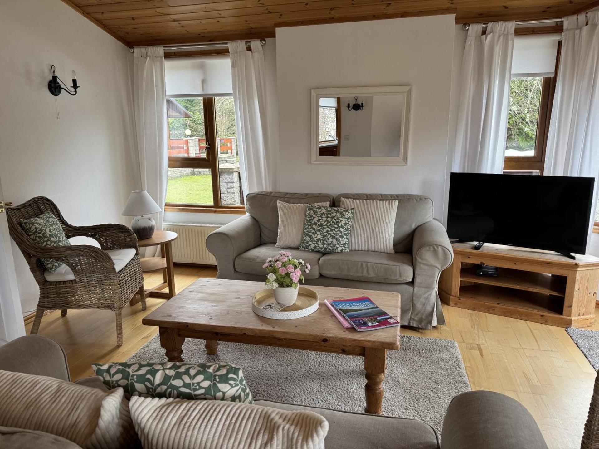 Walled Garden Lodges Loch Lomond バロック エクステリア 写真