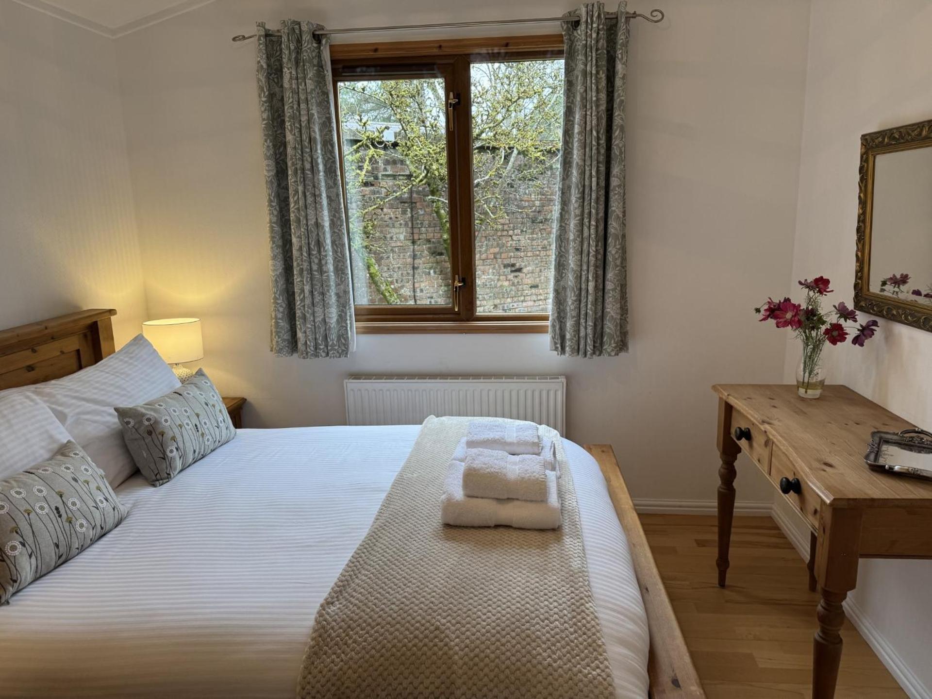 Walled Garden Lodges Loch Lomond バロック エクステリア 写真